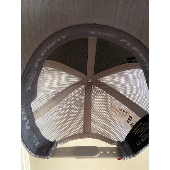 TRAVIS MATHEW FlexFit 110 Gray Trucker Snapback Cap 'Always on Holiday" - Picture 10 of 11